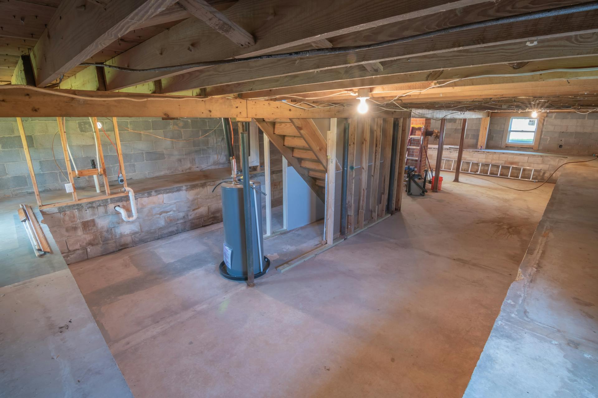 Encapsulated crawl space with vapor barrier in a Murfreesboro home